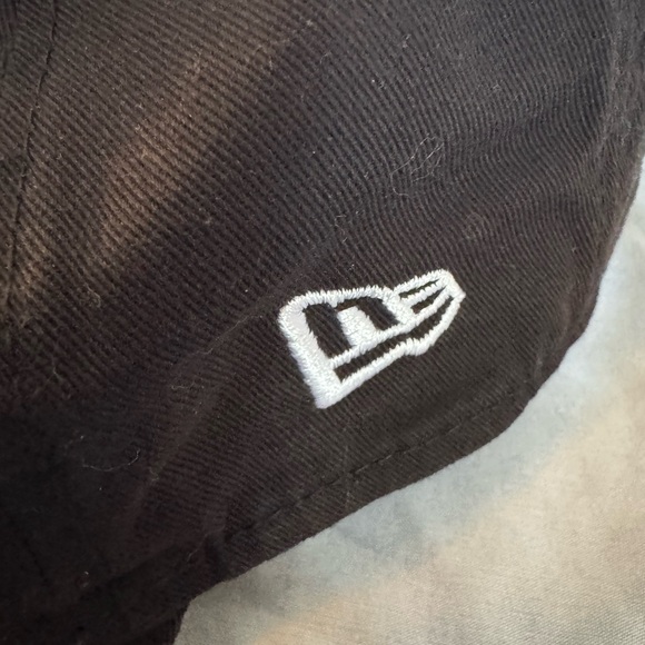 Cincinnati Reds, new era, casual classic adjustable closure strap, soft cap. - Picture 9 of 11